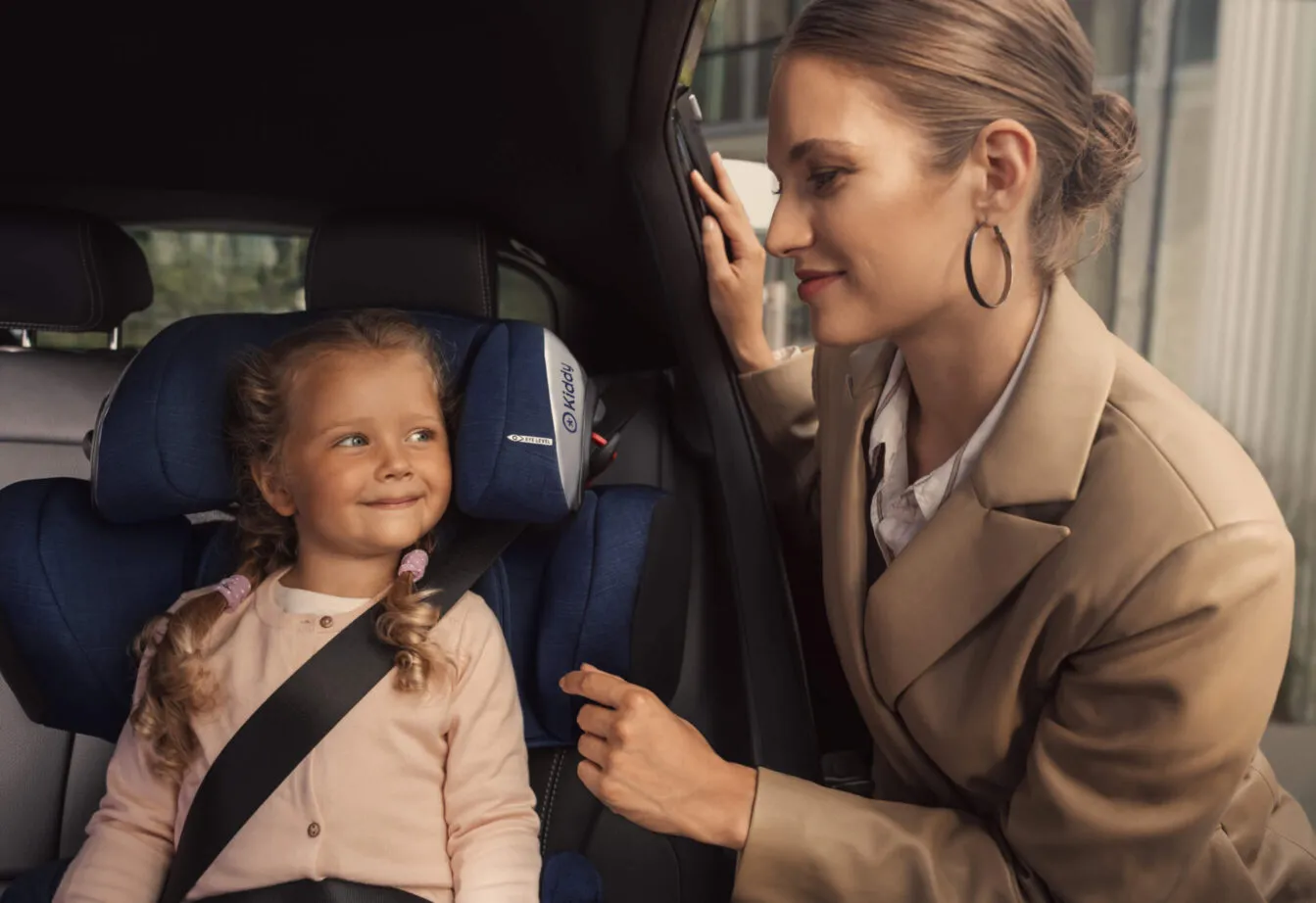 En voiture avec le siège auto bouclier Kiddy GuardianFix 3 - Les Perles de  Maman